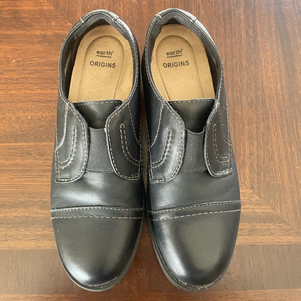 Origins brand leather shoes in excellent condition